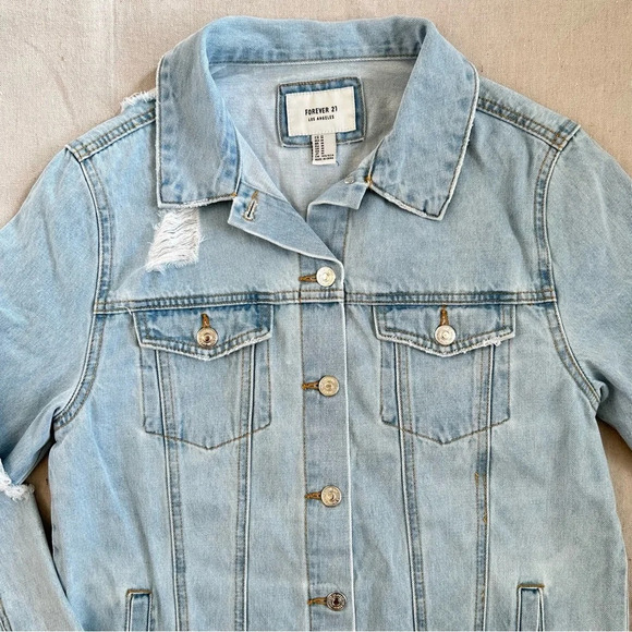 Forever 21 Distress Light Wash Blue Denim Jacket Size Medium - Picture 3 of 9